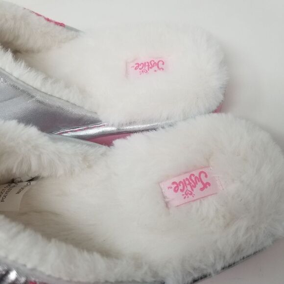 NWT. Justice quilted silver, fur lined house slippers. Size 6. - Picture 6 of 16